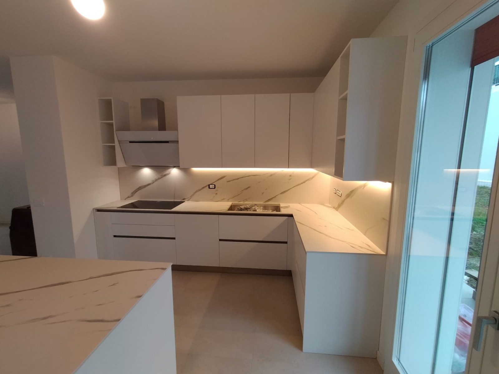 Cucina con illuminazione LED
